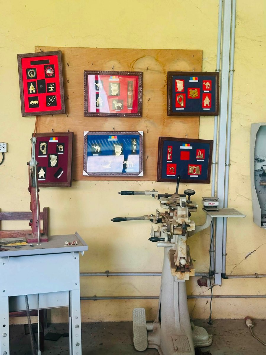ZenabaAliz0mr's tweet photo. Franchement, le travail des jeunes de l'ENEAAP à Béguinage est trop doux 😍 Des tableaux, poteries et d'artisanat 100% tchadien. Allons encourager nos talents et consommer local 🇹🇩 #MadeInChad #ArtisanatTchadien https://t.co/AQ21roTpPM