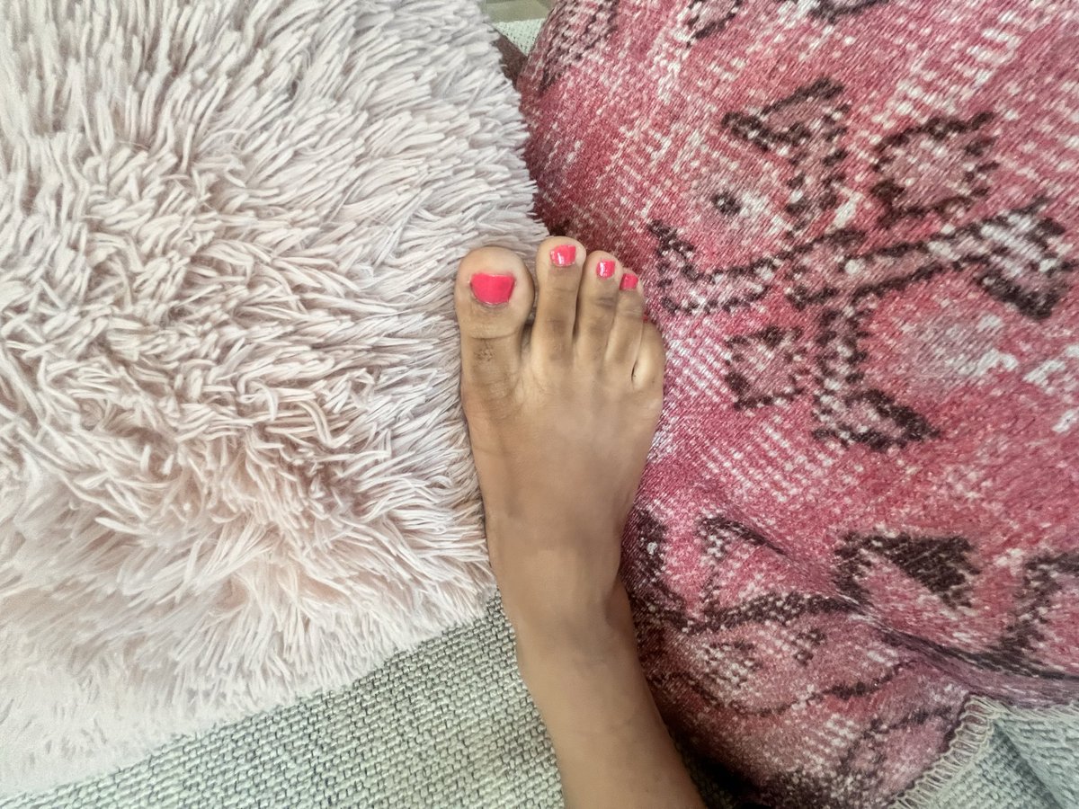 lexa1478's tweet photo. I love this pink on pink vibe soooo cute! Show em some love babes 🩷 #feetworshi̇p #seller #hmu #feetpics https://t.co/oHW6WKnZyy