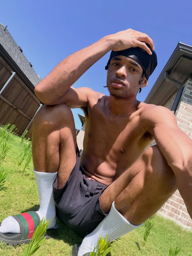 Imapex_tay1's tweet photo. lk I been quiet lately but l been spending more time in the sun and stuff like that its dope and I'm also working on a lot of music too! I just wanna share more quality stuff w you guys overall but just know I will forever and always appreciate the love n support 🫶 https://t.co/OzQzA7G7XG