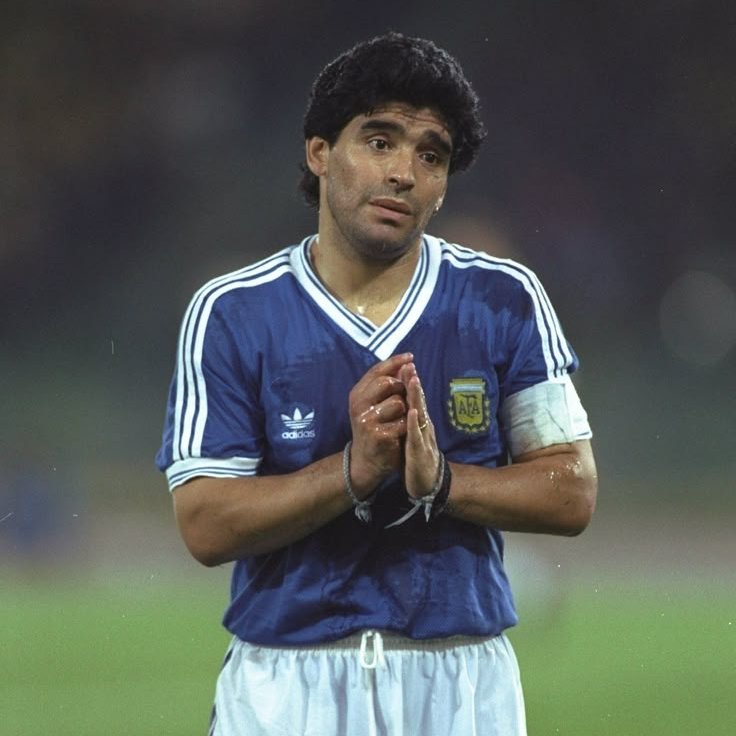somosvermut's tweet photo. Hola D10S, somos todos nosotros otra vez. Solo te queremos pedir que mañana acompañes a Leo y a todos los muchachos. https://t.co/1l75wW6489