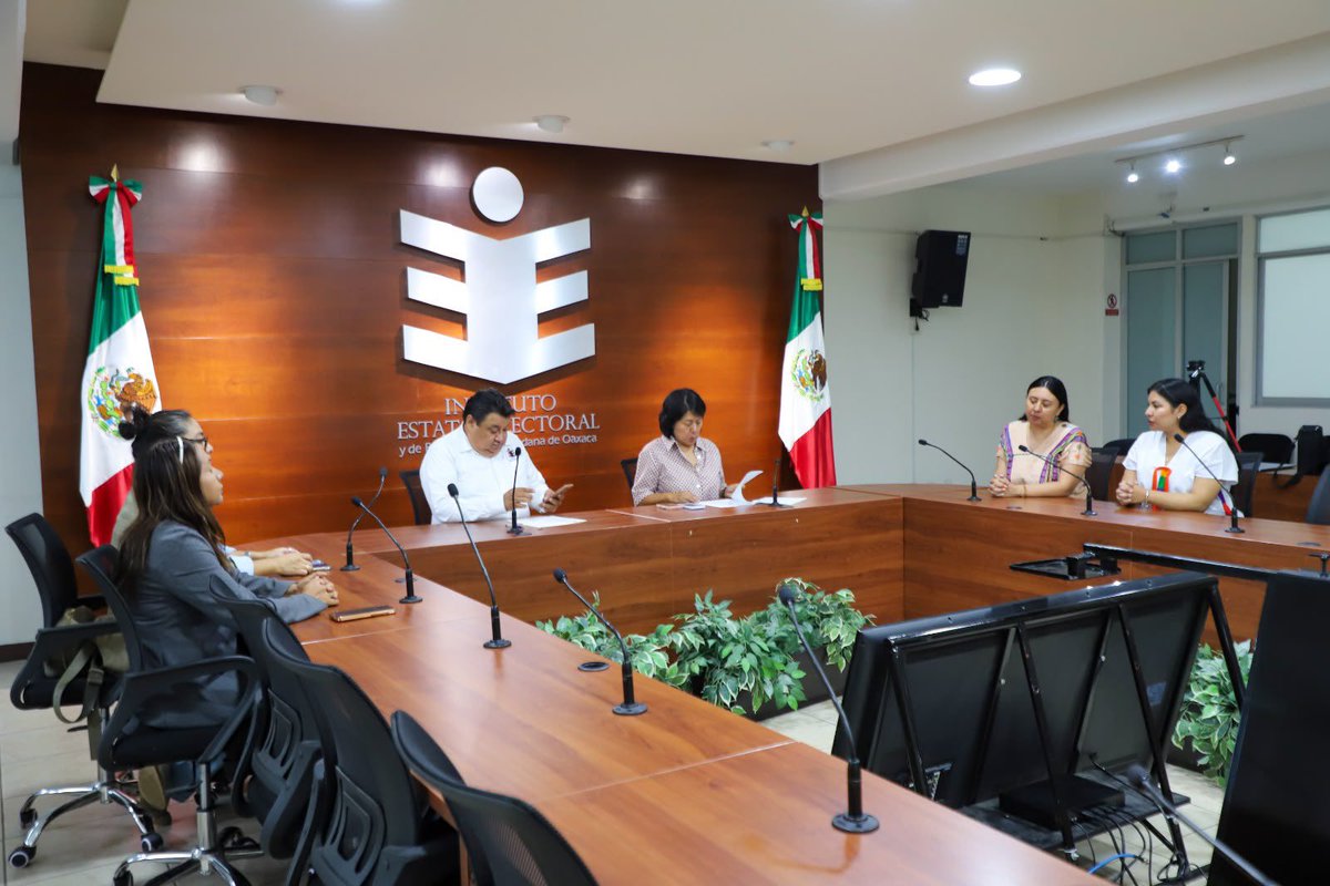 IEEPCO's tweet photo. Este día, la Presidenta del Consejo General del #IEEPCO, acompañada de Consejerías Electorales, tomó protesta a Danelly Reyes Alavez como titular de la Unidad Técnica para la Igualdad de Género y No Discriminación por un periodo de 3 años. https://t.co/uw58K5nnOs