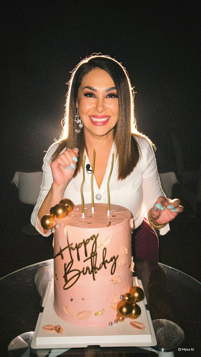 deprimeramano's tweet photo. 🌟 Hoy celebramos la vida de una gran periodista, compañera y conductora. Gracias por tu profesionalismo, tu calidez y por compartir cada día con nosotros. Que este nuevo año esté lleno de bendiciones y sueños cumplidos. ¡Feliz cumpleaños, Addis Tuñón @ADDISPERIODISTA ! 🎂🎁✨ https://t.co/G7Si05YuHO