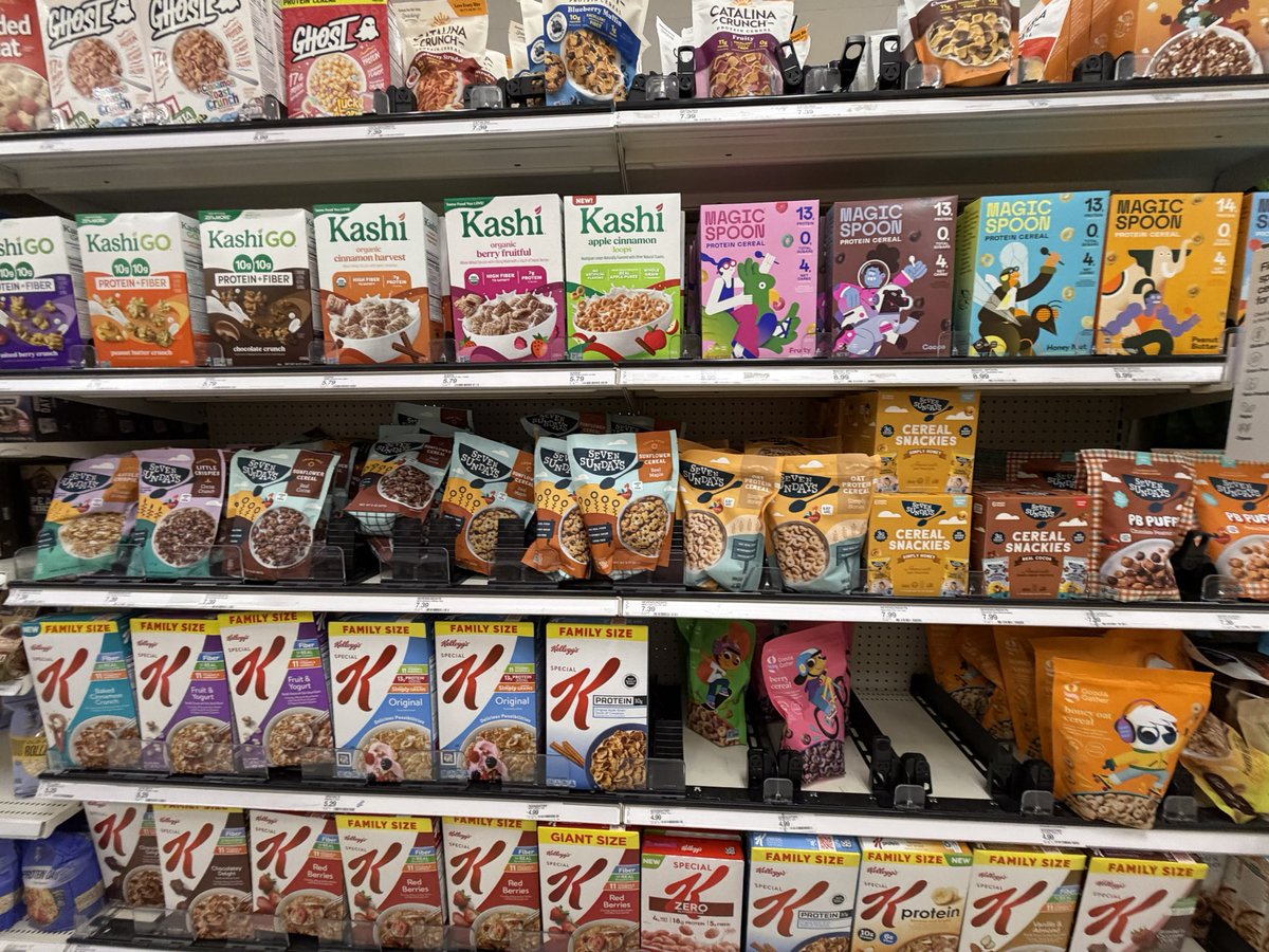 crushedb0n3s's tweet photo. broke anorexic goes to target to admire all the groceries she cant buy https://t.co/aQ4ODvAUSw