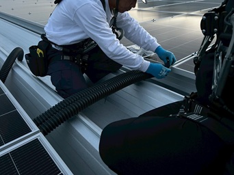 trust_pv's tweet photo. おはようございます☀
本日も宜しくお願い致します🙇

【太陽光発電 高圧自家消費型】

PCS・ダウントランス・パネル工事まで一式お任せ頂きました。HUAWEI製PCSの取付や配線処理、ラック施工も綺麗に納まりました。

#太陽光発電 #高圧自家消費型

https://t.co/vx8weXq2gb https://t.co/cveXnh8vuP