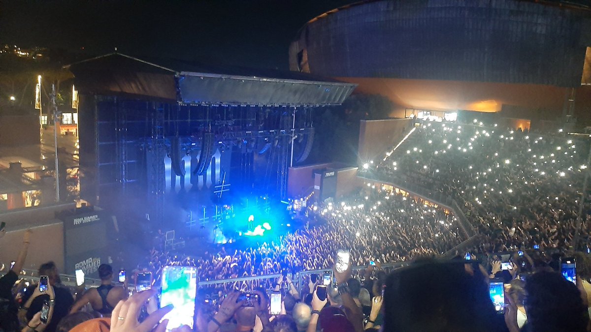 AndreiMirco's tweet photo. Concerto davvero spettacolare di @marilynmanson e grande performance! 🖤🤩

#MM #Reverendo #marilynmanson #roma https://t.co/g7rdoIC5U9