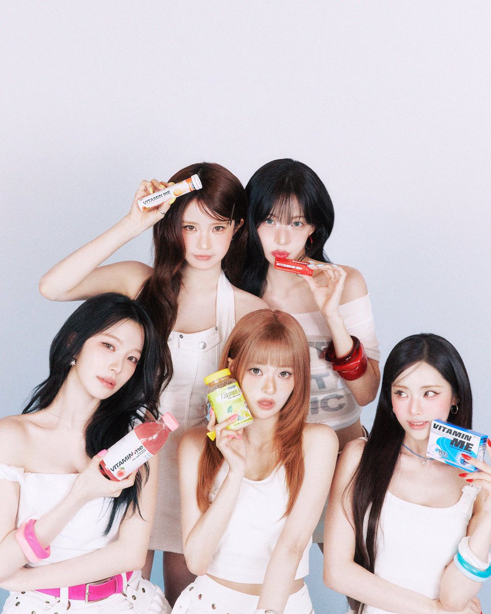 fromisnews_'s tweet photo. fromis_9 has released the second concept photos for new album, Glow ME with refreshing &amp; vitamin-like visuals

As fromis_9 establish themselves as the Summer Queen, flovers' expectation continue to rise on what kind of music and performances will be showcased through this album https://t.co/NHfX4gj4Vi