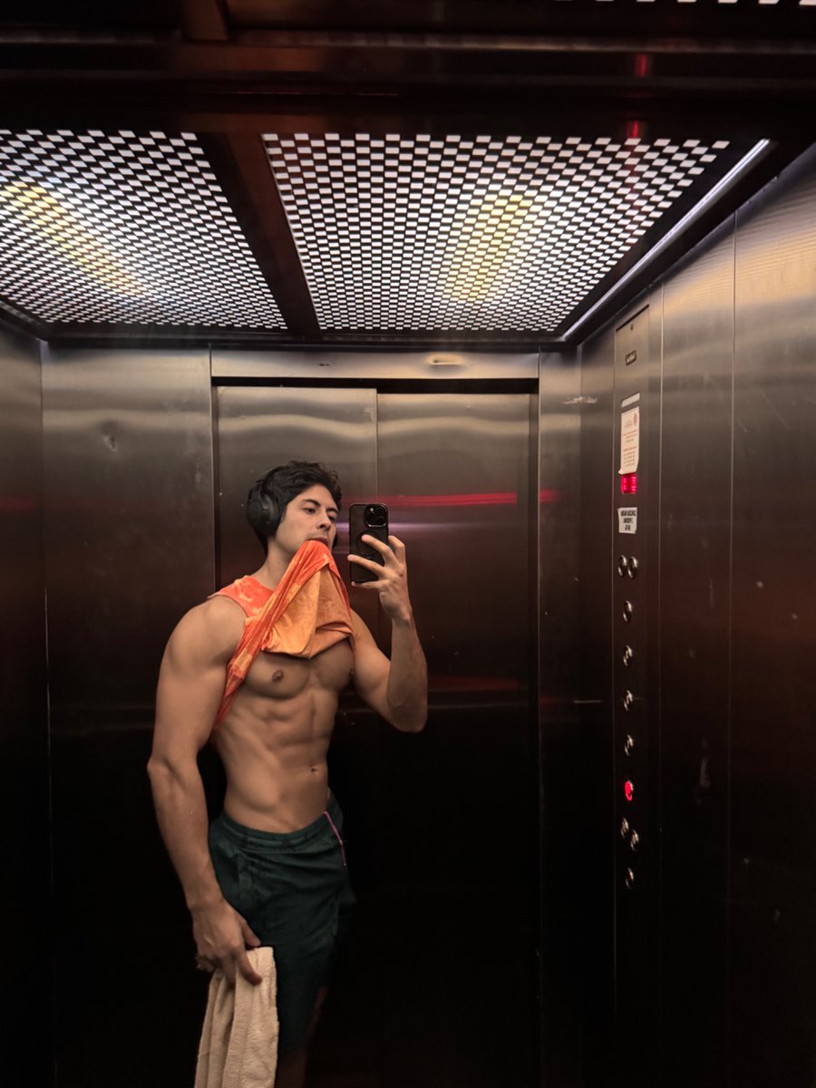 escorpianox_'s tweet photo. Hoy tome un poquito de ☀️, hacía falta 👻 https://t.co/yLtPbu5liV