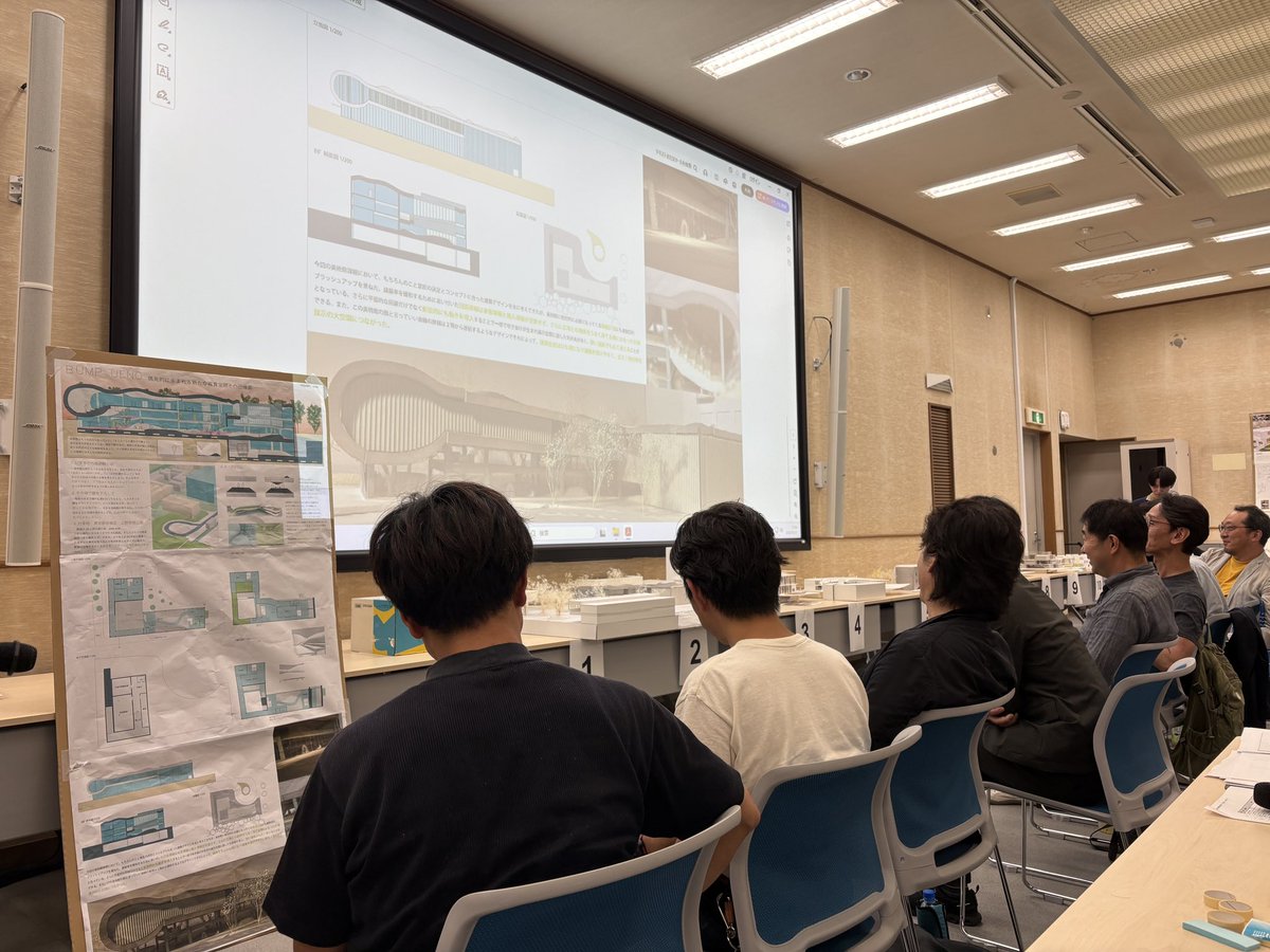 toyo_arch's tweet photo. 5月末に3年生設計課題 第一課題の講評会が実施されました。
課題は昨年と同様に上野に建つ文化施設。
「文化ゾーンへの導入施設」
周辺環境やプログラム構成を読み取り、案の強みを形態に昇華した案が11作品選出されました。 https://t.co/2mooS6GBml
