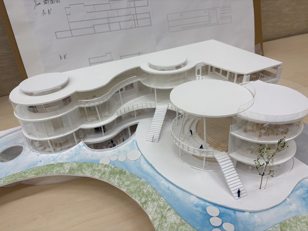 toyo_arch's tweet photo. 5月末に3年生設計課題 第一課題の講評会が実施されました。
課題は昨年と同様に上野に建つ文化施設。
「文化ゾーンへの導入施設」
周辺環境やプログラム構成を読み取り、案の強みを形態に昇華した案が11作品選出されました。 https://t.co/2mooS6GBml