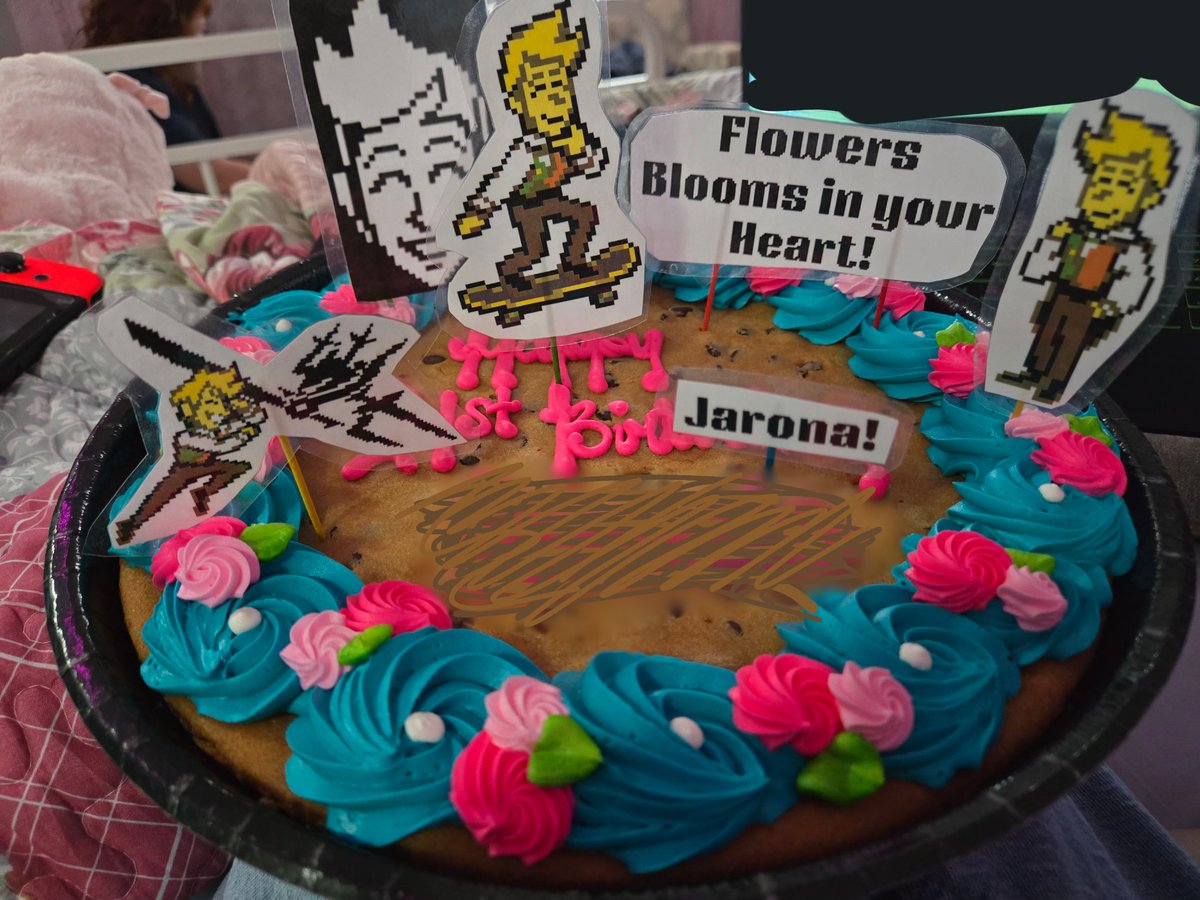 bugtenna's tweet photo. The fucking birthday (cookie) cake my sister got me im crying https://t.co/Kfwf0NXlKk