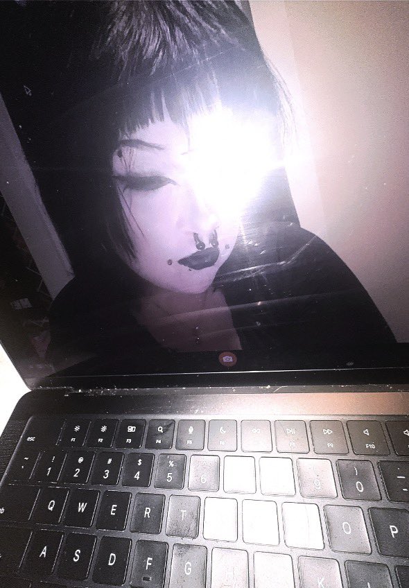 glitterclittz's tweet photo. 🖤🚬 https://t.co/ry9U5Xm3FB