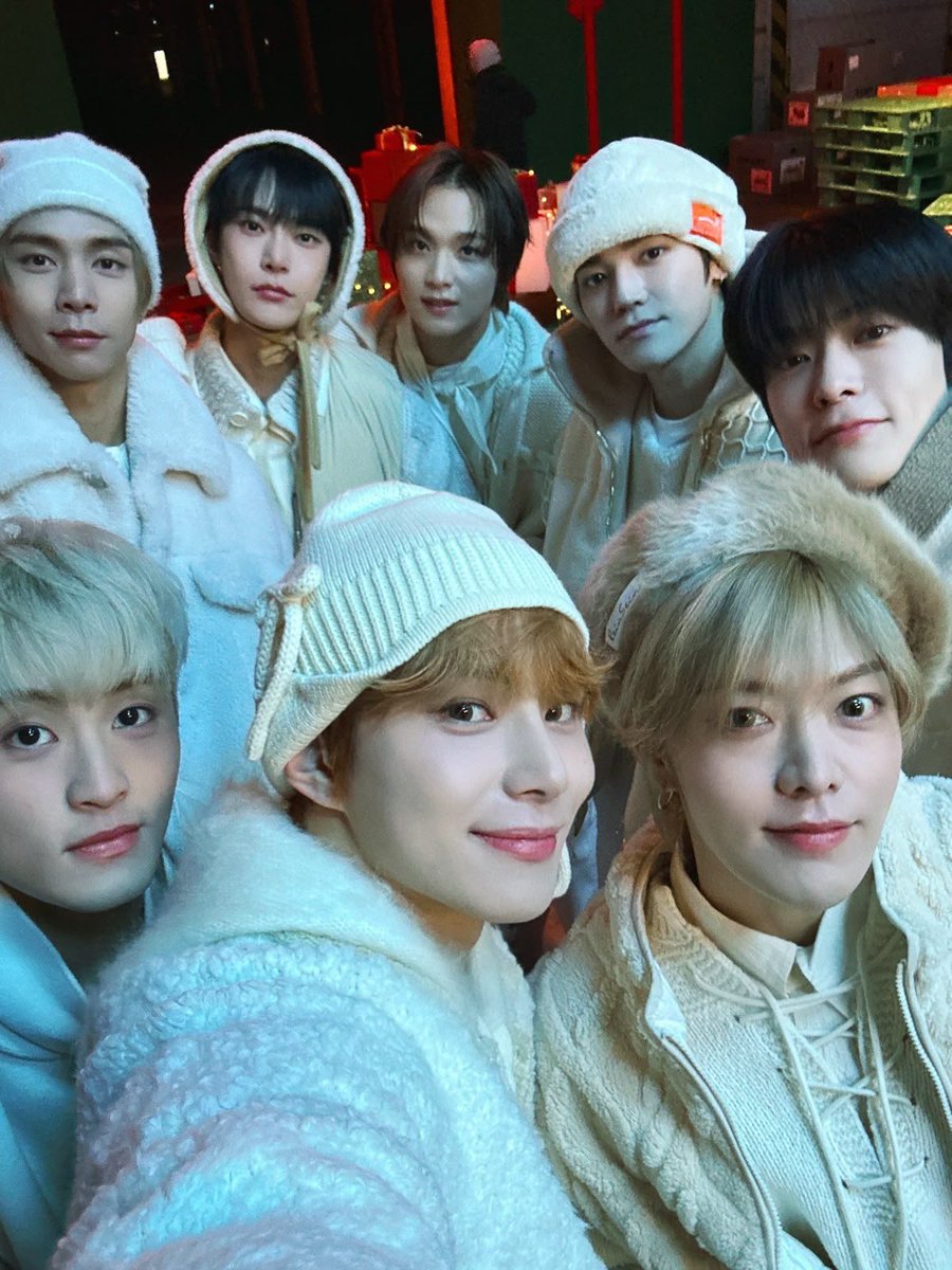 orquideaaas's tweet photo. NCT127 RENOVÓ CONTRATO TODOS RENOVARON TENEMOS NCT127 POR MÁS AÑOS MÁS 😭😭😭😭 MI HERMOSA FAMILIA!!!! https://t.co/N7E1LTROzW