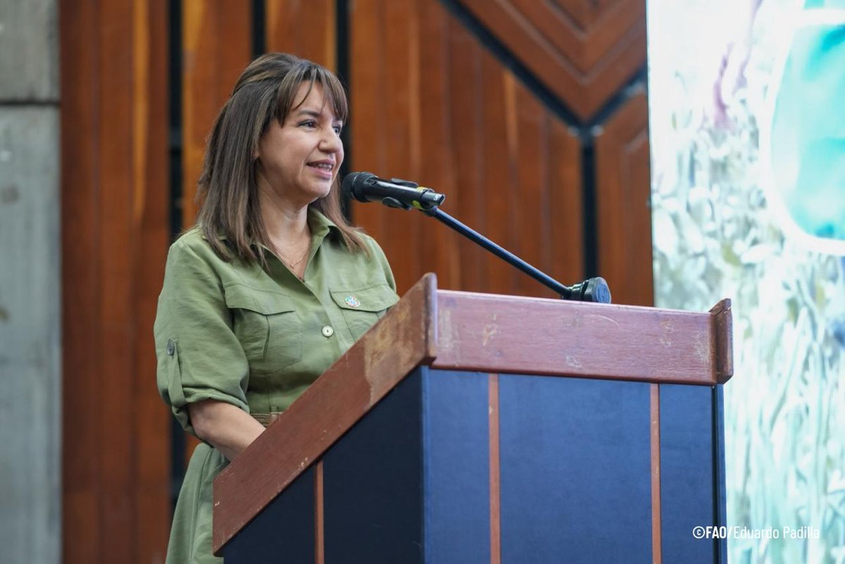 FAOEcuador's tweet photo. @AgriculturaEc @GherdaB En el marco del Año Internacional de la Agricultora 2026, Gherda Barreto, Representante de la @FAOEcuador, rindió reconocimiento a las mujeres rurales: "La mujer de la agricultura familiar campesina alimenta al Ecuador, y las agroexportadoras alimentan al mundo"💜 https://t.co/yy0z7SnNLm