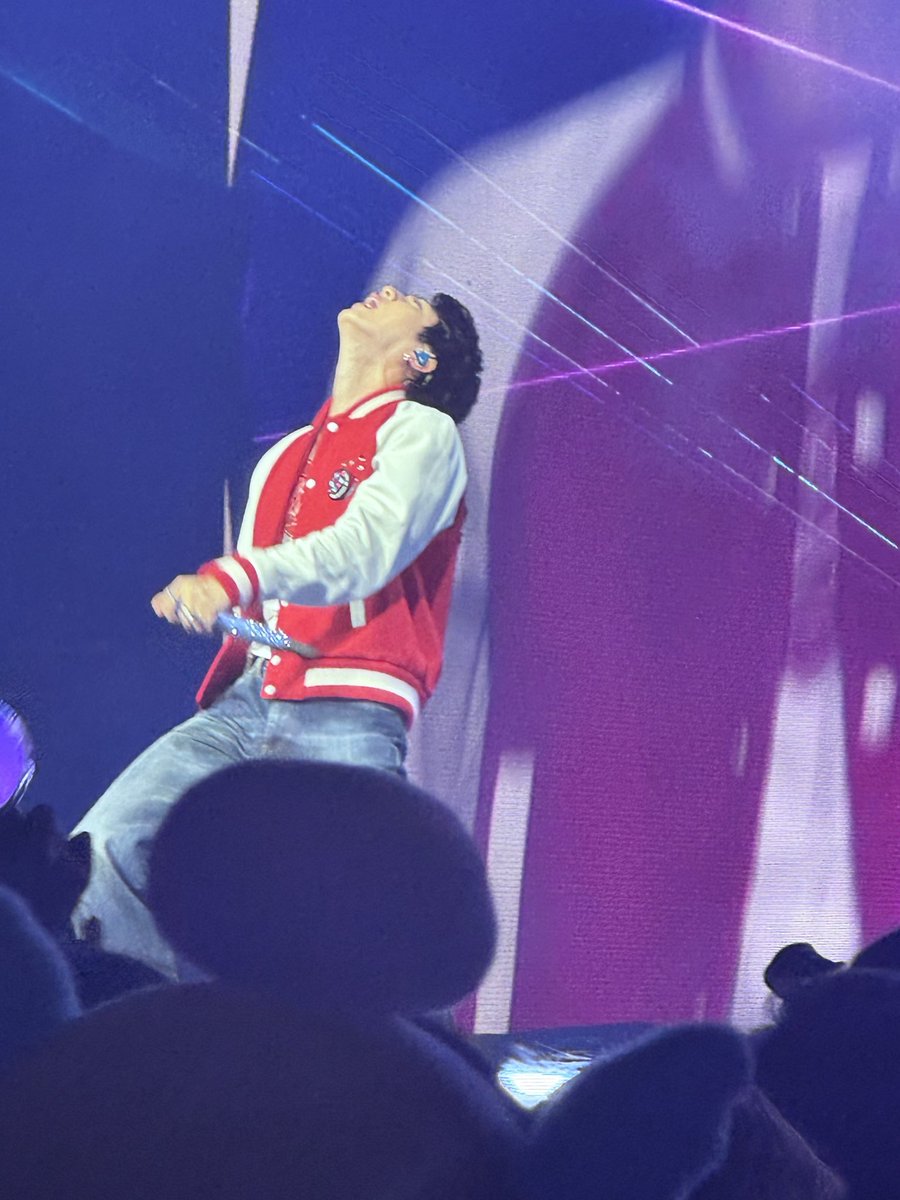 PenandPad_BTS's tweet photo. @seokjinism1 I took an 8 hour flight from Miami to London and sat in the 4th row both nights. I had an incredible time and even interacted with him. https://t.co/k3OSUS3AfR