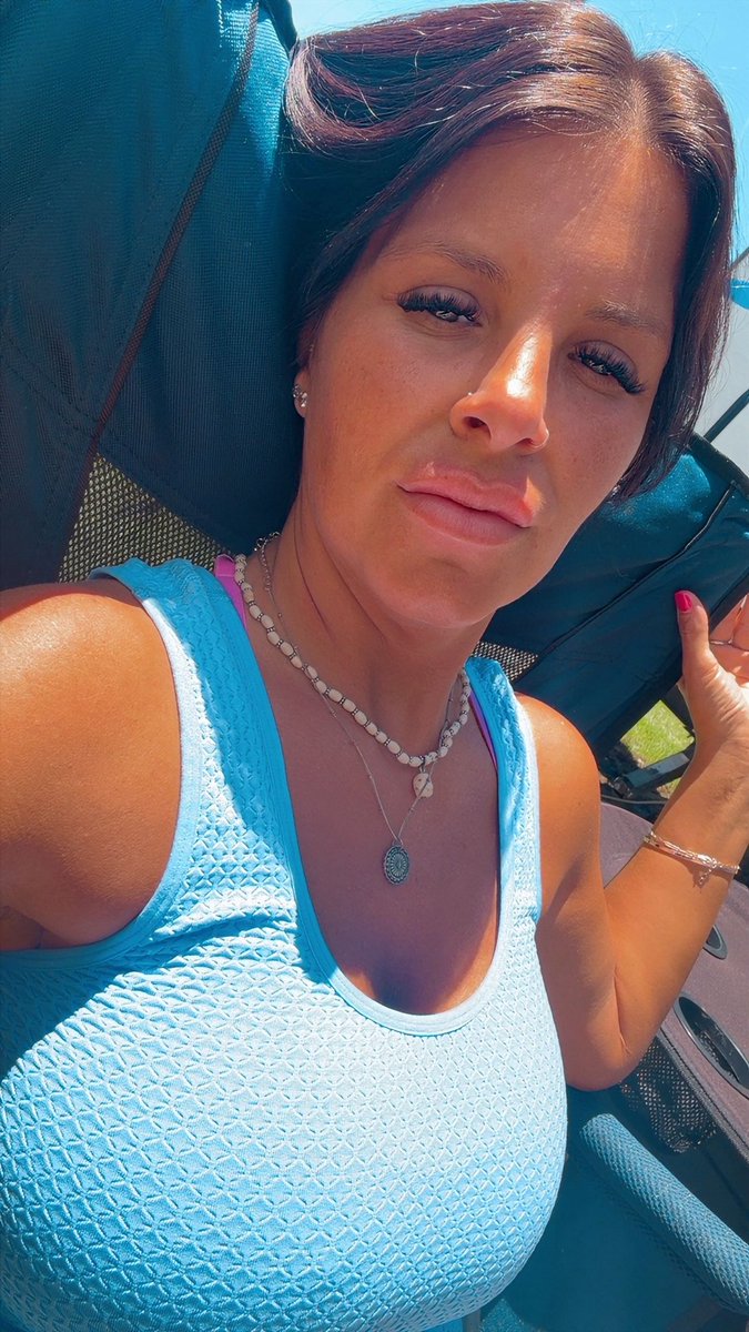 PLindzee's tweet photo. Is blue my color? https://t.co/c4A0IG0ca9