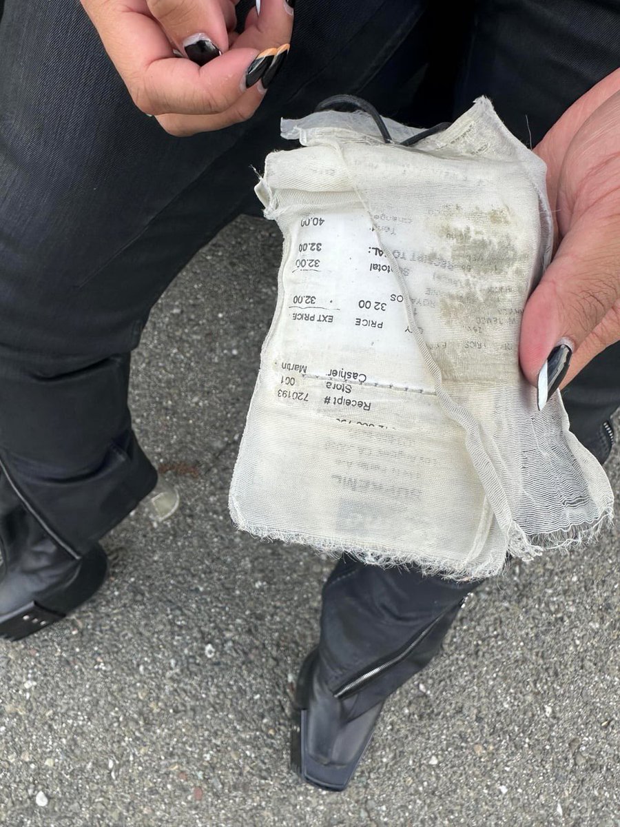 dropsdotgg's tweet photo. 2 years of using the Supreme x Margiela Wallet 

📸 YZAYu https://t.co/O7aPQ8381D