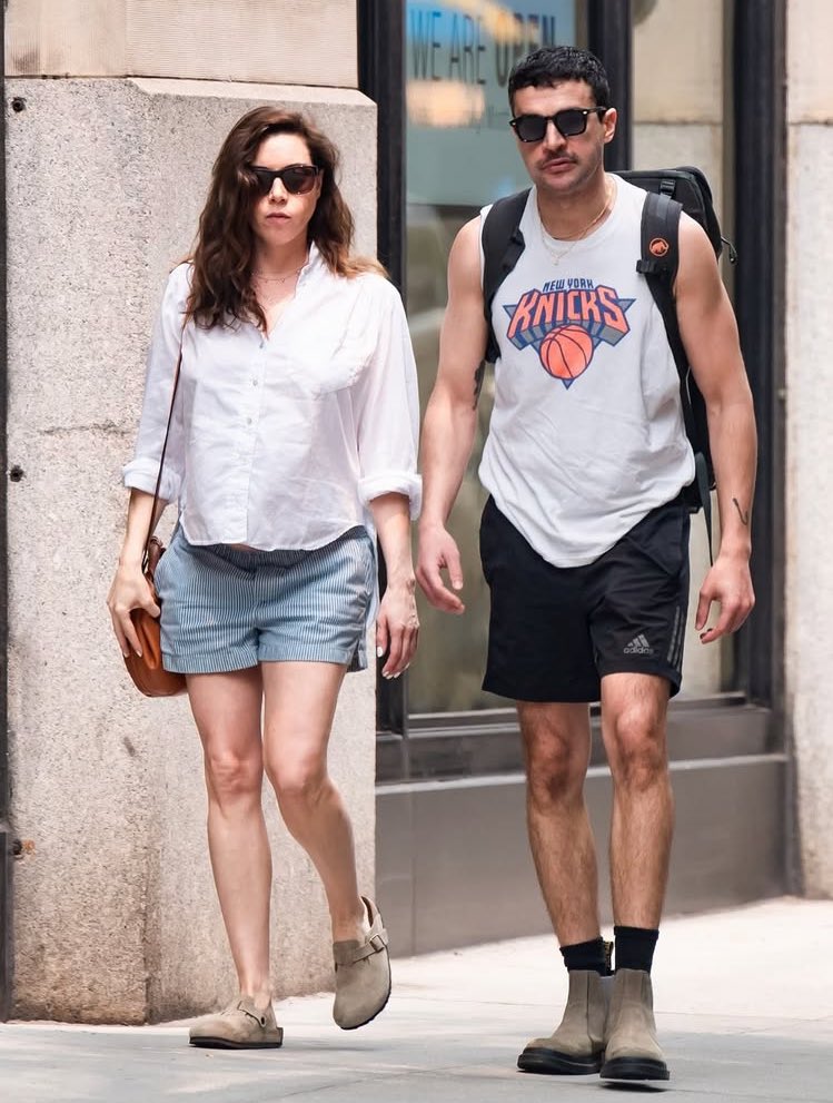 abbott_updates's tweet photo. christopher abbott and aubrey plaza out in nyc recently https://t.co/oy2JYz3xXF