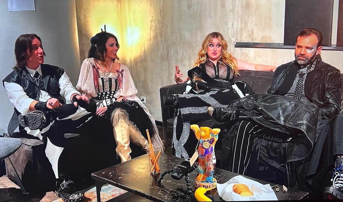 internetseraph_'s tweet photo. these outfits were so cool, I love u I love u https://t.co/5eqnyCFoHK
