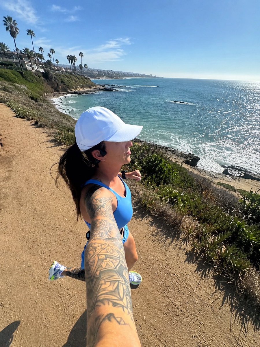 xtina_ann's tweet photo. Dreaming of an ocean front run 🏃🏽‍♀️ https://t.co/WeuHNm5MSd