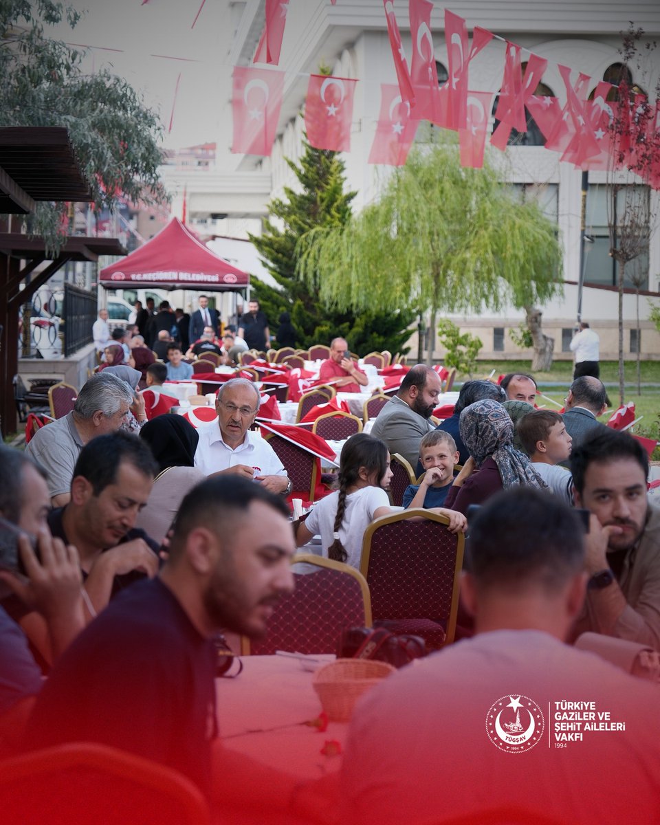 LokmanAYLAR's tweet photo. Türkiye Gaziler ve Şehit Aileleri Vakfı
15 Temmuz Demokrasi ve Millî Birlik Günü Anma Programı

Milletimizin bağımsızlığına ve demokrasisine sahip çıkarak destan yazdığı 15 Temmuz'un yıl dönümünde; aziz şehitlerimizi rahmet, kahraman gazilerimizi minnet ve saygıyla andık. https://t.co/4UrdwOKwsi