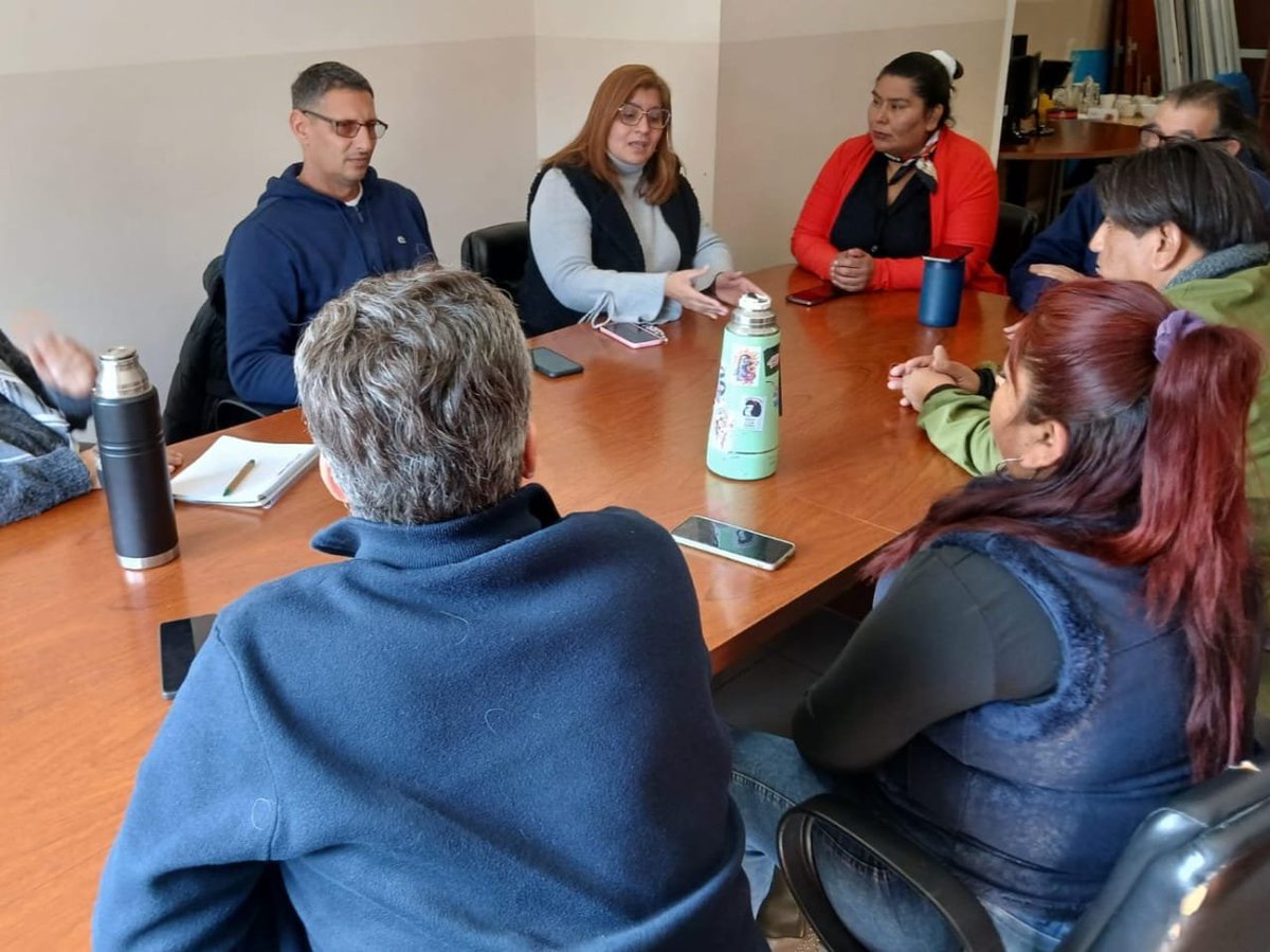 HebeLencina's tweet photo. HCD S.VICENTE

Reunion de Trabajo junto a  J.Bonifacio Concejal, N.Falcone Sec de Prod , y compañerxs para analizar las propuestas un tema central: el ENDEUDAMIENTO con TARJETAS de CRÉDITO que hoy atraviesan lxs vecinxs para afrontar la CRISIS ECONÓMICA actual que atraviesa Arg https://t.co/ANoHiL0NE5