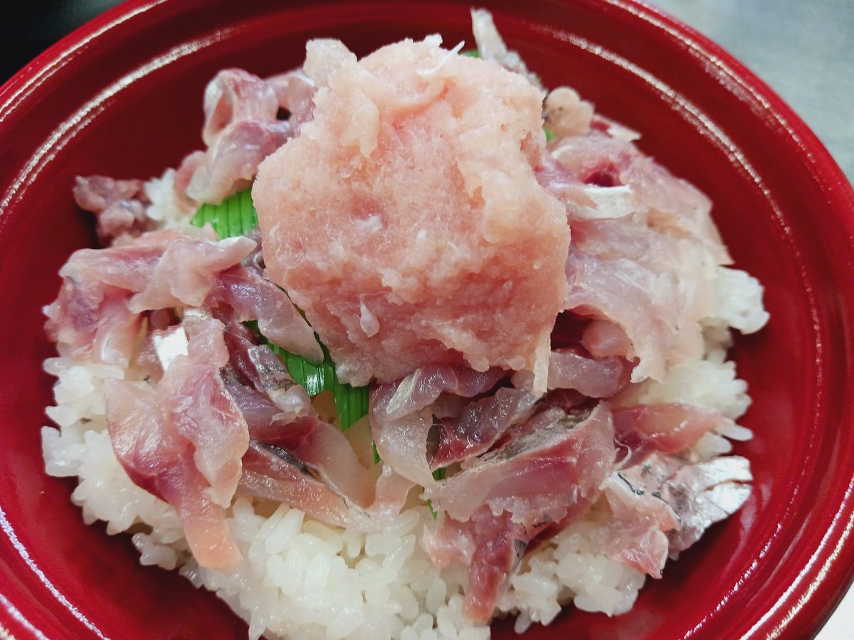 uotaka02's tweet photo. あじたたきネギトロ丼🎵 https://t.co/RreHXqPCWM
