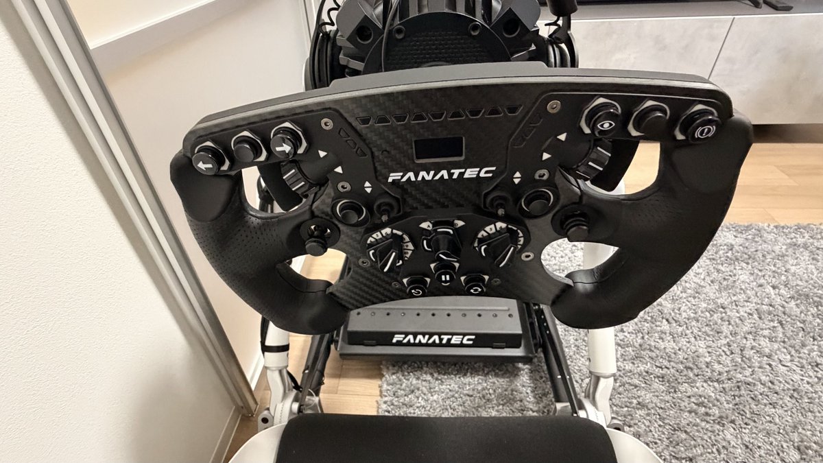 0727_ta's tweet photo. 【売ります】
F1シム環境一式をお譲りします。

・FANATEC DD Pro Wheel Base 8Nm
・ClubSport Formula V3
・CSL Pedals
・Playseat Formula Instinct F1 Edition

新品価格で揃えると約25.6万円相当です。
3回程しか使っていません。
興味のある方はDMください！
#ハンコン #FANATEC #SimRacing #大阪 https://t.co/zbCWyh4TUc