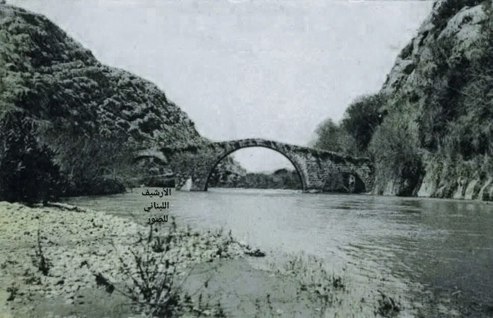 LGeographic's tweet photo. من شمال بيروت منطقة نهر الكلب وأمام الجسر التاريخي وذلك عام 1910...
#قضاء_كسروان https://t.co/5se331cy2X