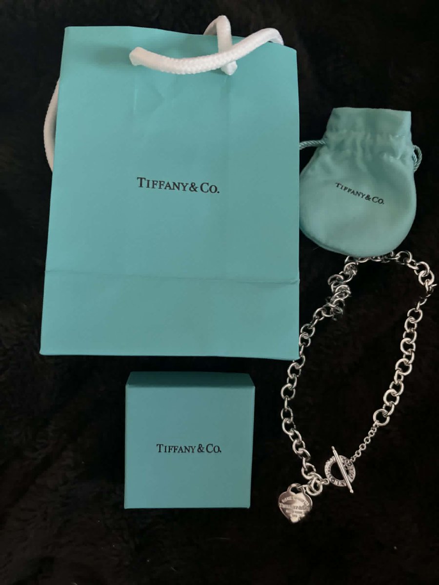 authorldeluca's tweet photo. This the Tiffany &amp; Co necklace from our Surprise Chest  unclaimed mail. Do you think it’s real?#unclaimedmail #TiffanyAndCo #sterlingsilver https://t.co/iRn7M23UPB