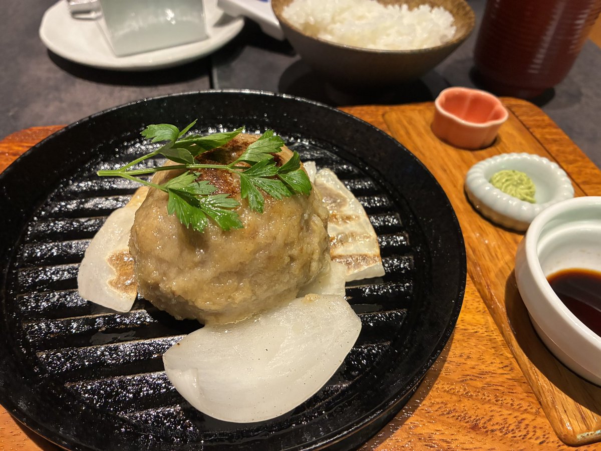 komika7788's tweet photo. 長年共に歩んできた仕事仲間が退職…お疲れ様でした😊✨ https://t.co/J6tYzz6LyJ