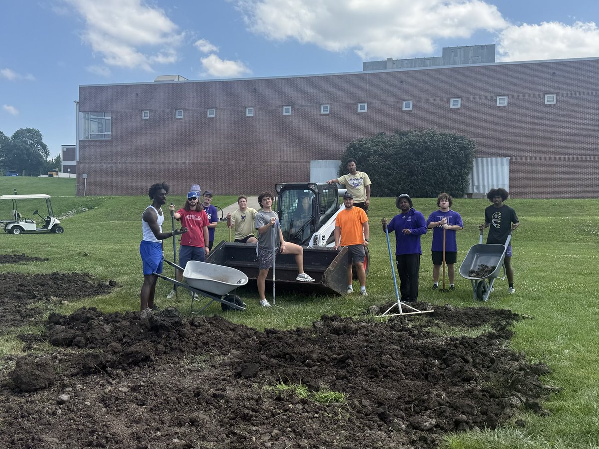 4Warinner's tweet photo. Big step getting the grass practice field ready for training camp today! August 7th is almost upon us! #NOLIMITS https://t.co/9JYpGFbUgd