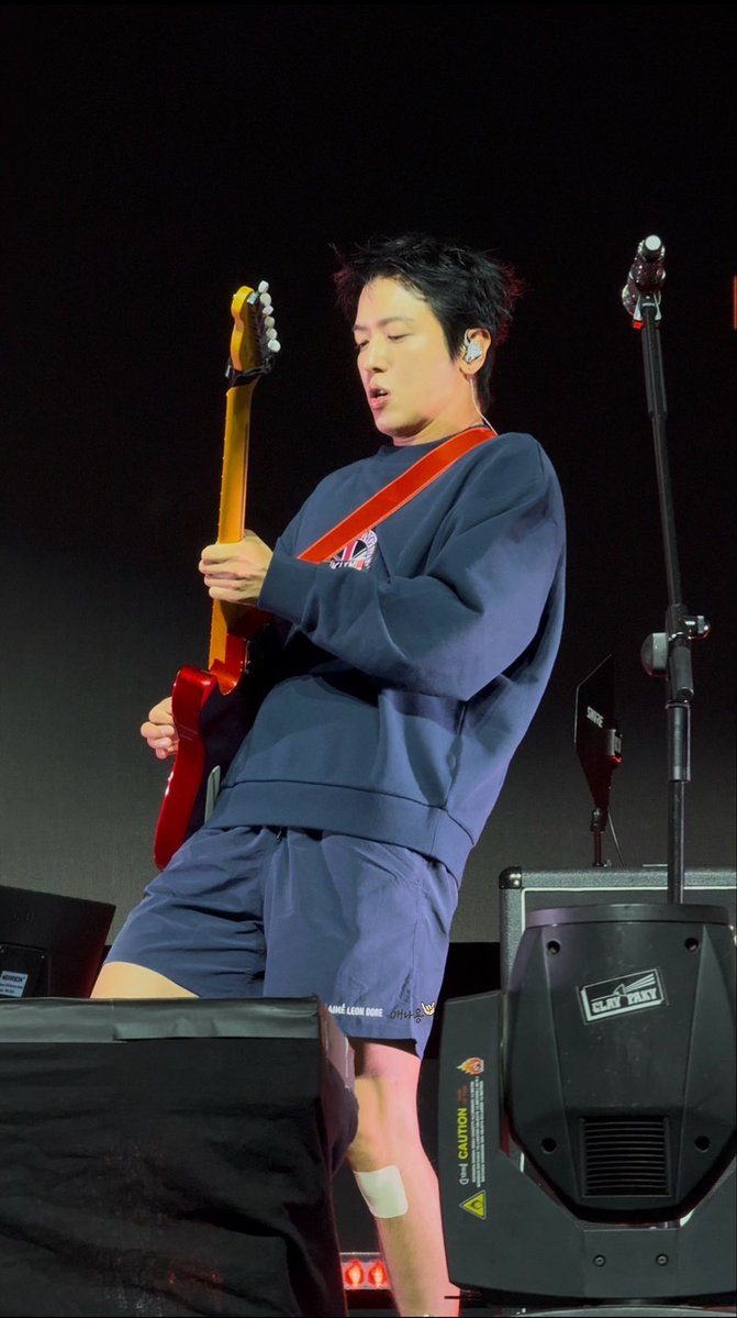 cwa1124's tweet photo. 3LOGY IN LONDON🇬🇧
무대를 즐기는 오빠 🤩
#씨엔블루 #정용화
#CNBLUE #JUNGYONGHWA
#3LOGY_IN_LONDON
@JYHeffect https://t.co/OdJtuTmVZw