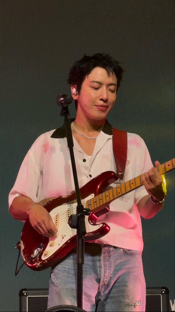 cwa1124's tweet photo. 3LOGY IN LONDON🇬🇧
무대를 즐기는 오빠 🤩
#씨엔블루 #정용화
#CNBLUE #JUNGYONGHWA
#3LOGY_IN_LONDON
@JYHeffect https://t.co/OdJtuTmVZw