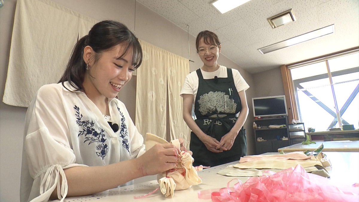 atv6ch_PR's tweet photo. きょうの #わっち!!
╭━∧ ━━━━╮
　#わっちタグ
╰━━━━━━╯
「＃お出かけスポット」を工藤咲季アナが紹介！

毎年ウォーキングイベントが開催される板柳町には見どころが満載🍎
この夏は板柳町を歩いて健康に、遊んで食べて楽しく過ごしてみては？👒🎶🍃

#6ch #wacchi https://t.co/Hw6Q0nJwJS