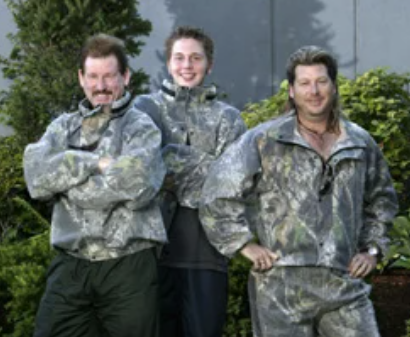 j0rdicus's tweet photo. @ManaByte Man, I thought for sure you were going to mention the Treasure Hunters reality show from back in the mid 2000s, hahah. I have that Wild Hanlons teammate with the mullet saying "IT'S A CLUE!" at every. single. thing. he picks up, SEARED into my memory forever. hehe https://t.co/cjVRq3WNrA