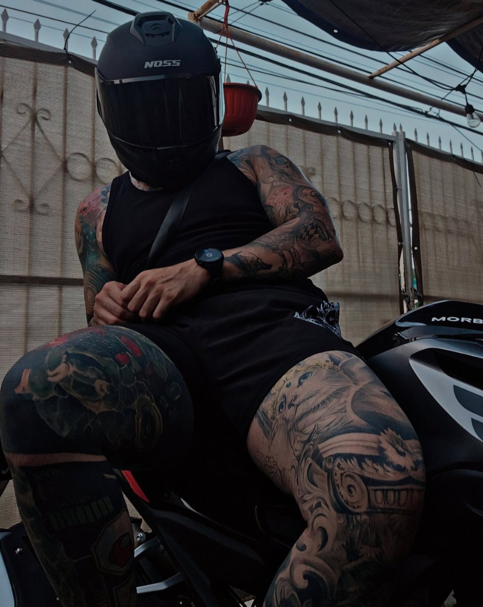 emilio_d54419's tweet photo. 🏍🖤 https://t.co/GZou3Zq81k