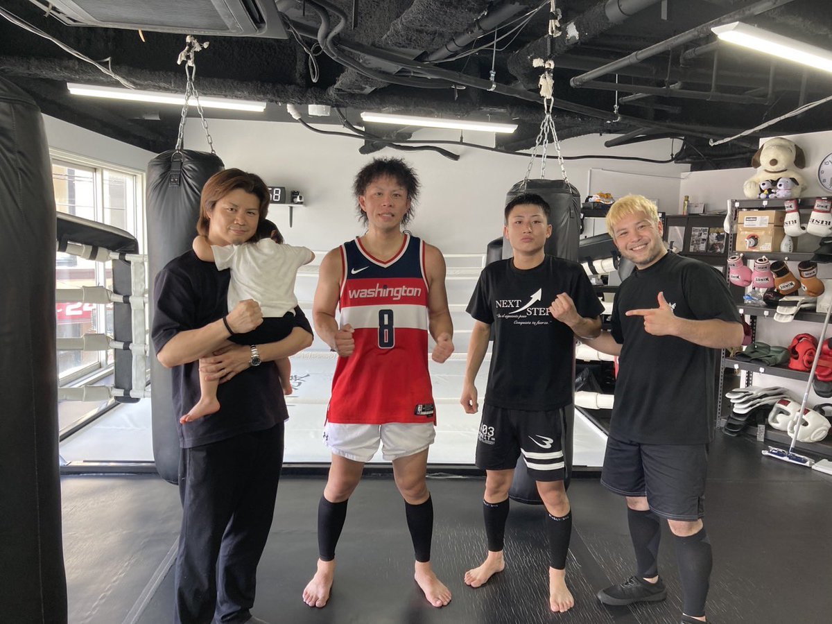 m_yasuhiro622's tweet photo. 昨日はNEXT STEP GYM様で練習をみてもらいました。皆様ありがとうございました！指導していただいた事を頭と体にたたきこみ、11月の復帰に必ず仕上げます。児島さんのミットは上手いし、アドバイスありがとうございます。タイミング合わせてもらい花田師匠貴重なお時間をありがとうございます！ https://t.co/JB5e65tWai