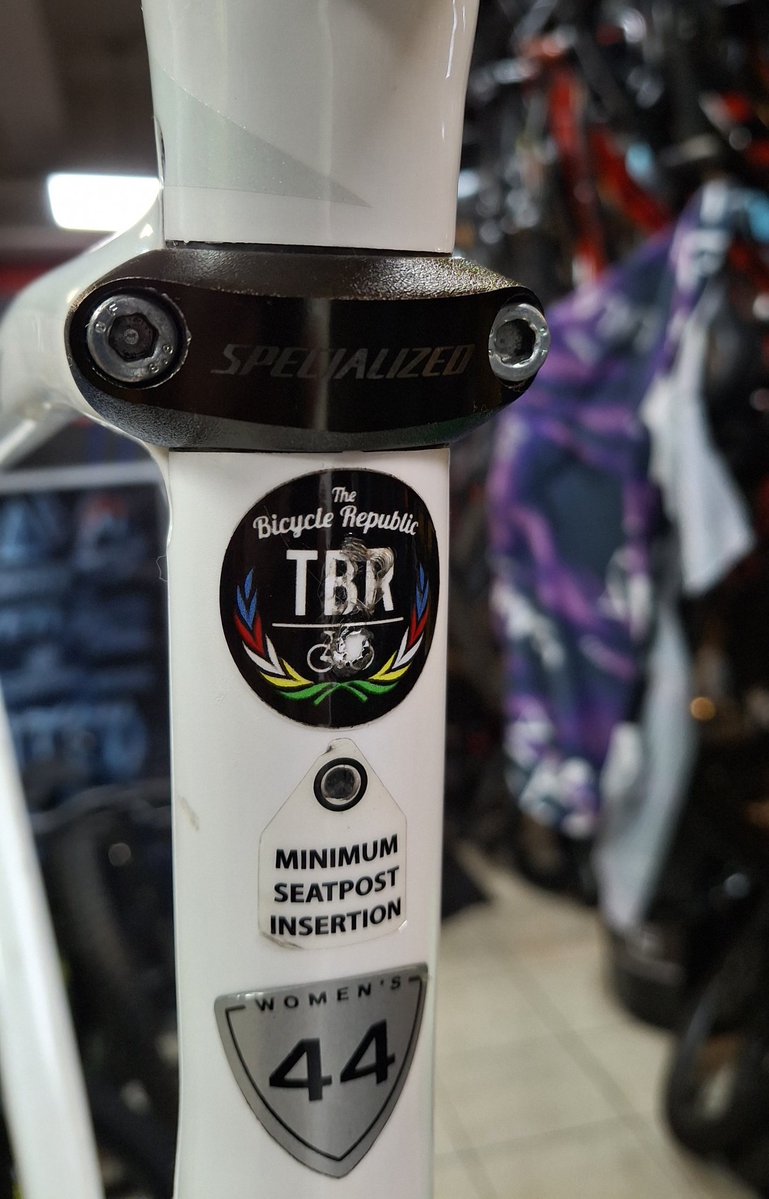 lima_steven_'s tweet photo. Quien diría que al trabajar esta bici recordaría lo bien que la pasaba empezando en el gremio de la mecanica de bicis allá por el 2019. TBR siempre en el corazón. https://t.co/D1gfaJOCnY