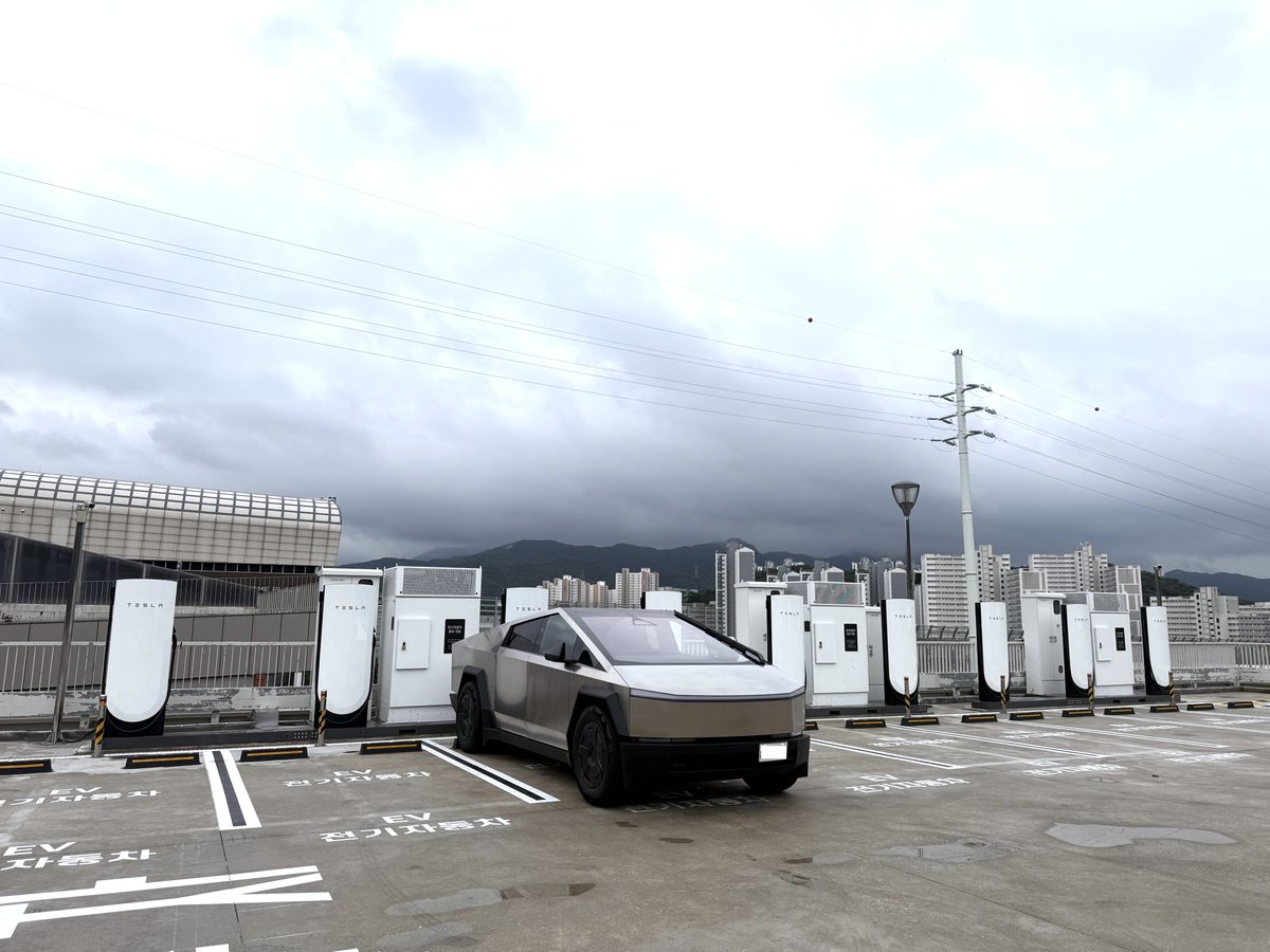Tesla Charging tweet media