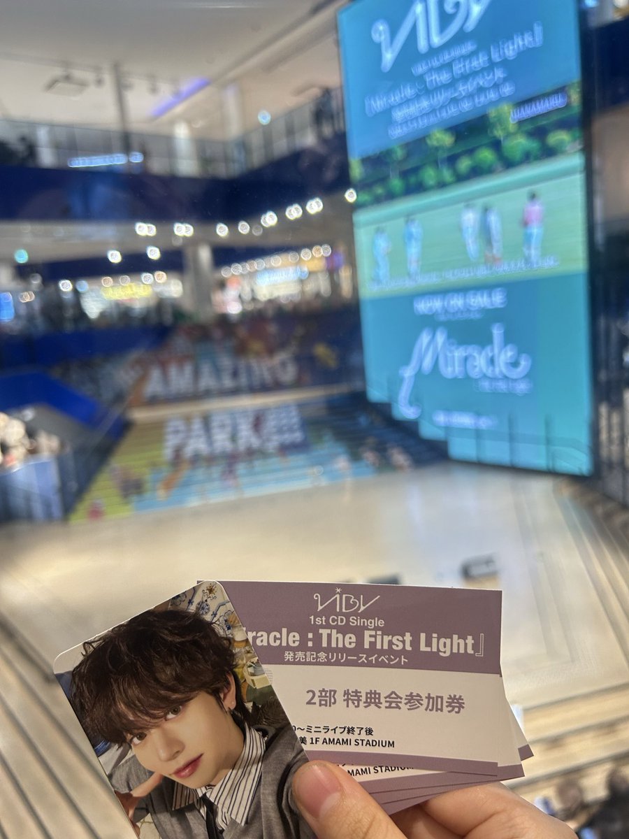 aa_viby's tweet photo. 📍ｱﾏﾐｽﾀｼﾞｱﾑ   VIBYリリイベ🎀
2階からだったけど楽しかった💖✊🏻

 #VIBY  #TOMO   #あきと https://t.co/VAyVN5fBao