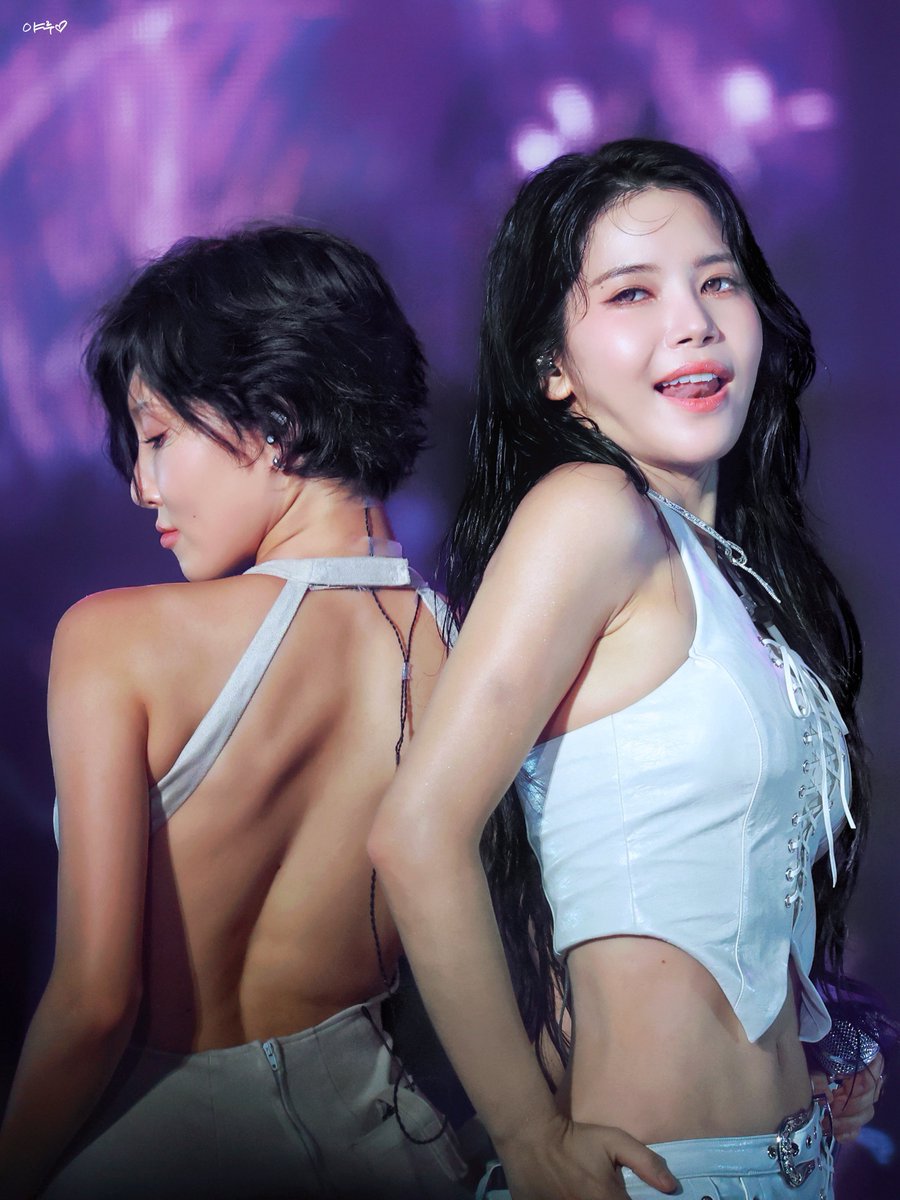 0o0_4x4ever's tweet photo. 260620 마마무 콘서트 4WARD in Seoul
#용용하면죽겠지 #yongyongdie 
#마마무 #솔라 #화사 
#MAMAMOO #SOLAR #HWASA https://t.co/zXoTwWi7Tz