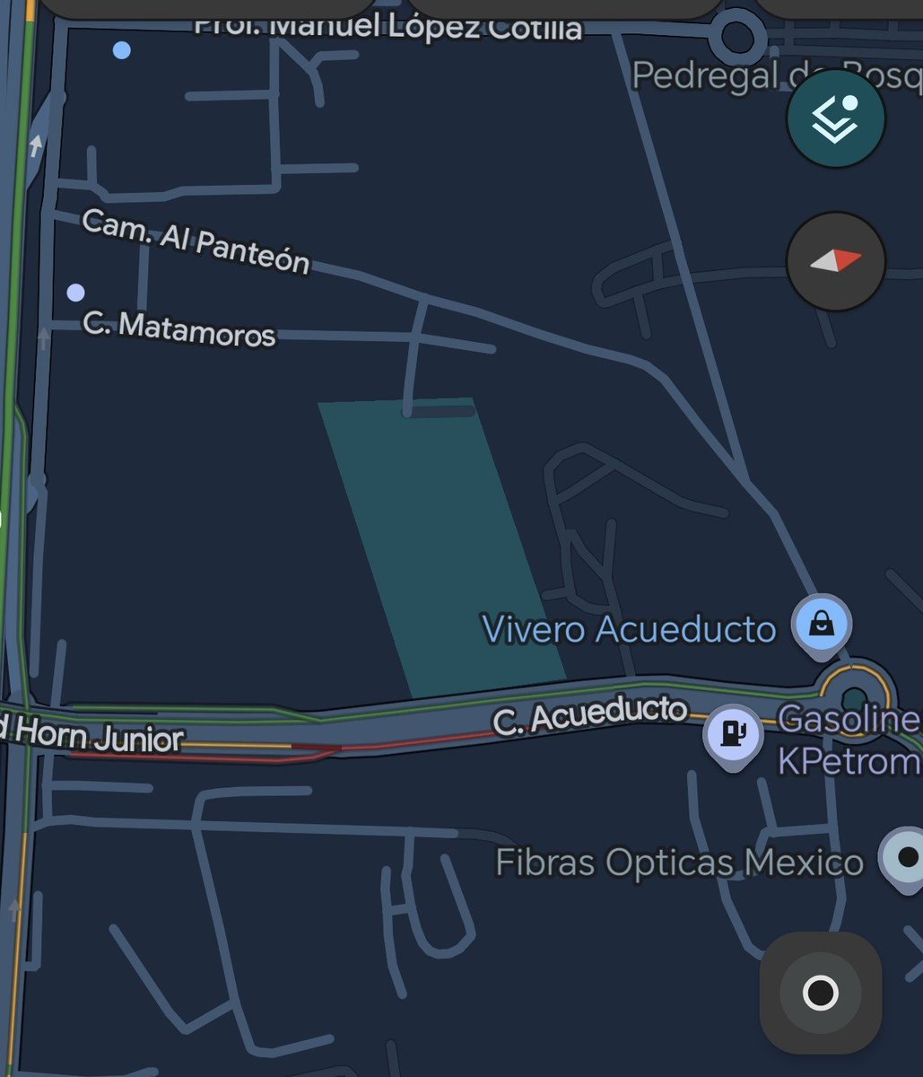 IQuintero79's tweet photo. Atento llamado a @GobTlaquepaque Quiero reportar un gran bache en la avenida acueducto entre periférico sur y glorieta de las palmeras... Ya ha causado varios percances viales y ponchaduras de llantas. Espero puedan una rápida solución. Gracias https://t.co/PnvDZCS50M