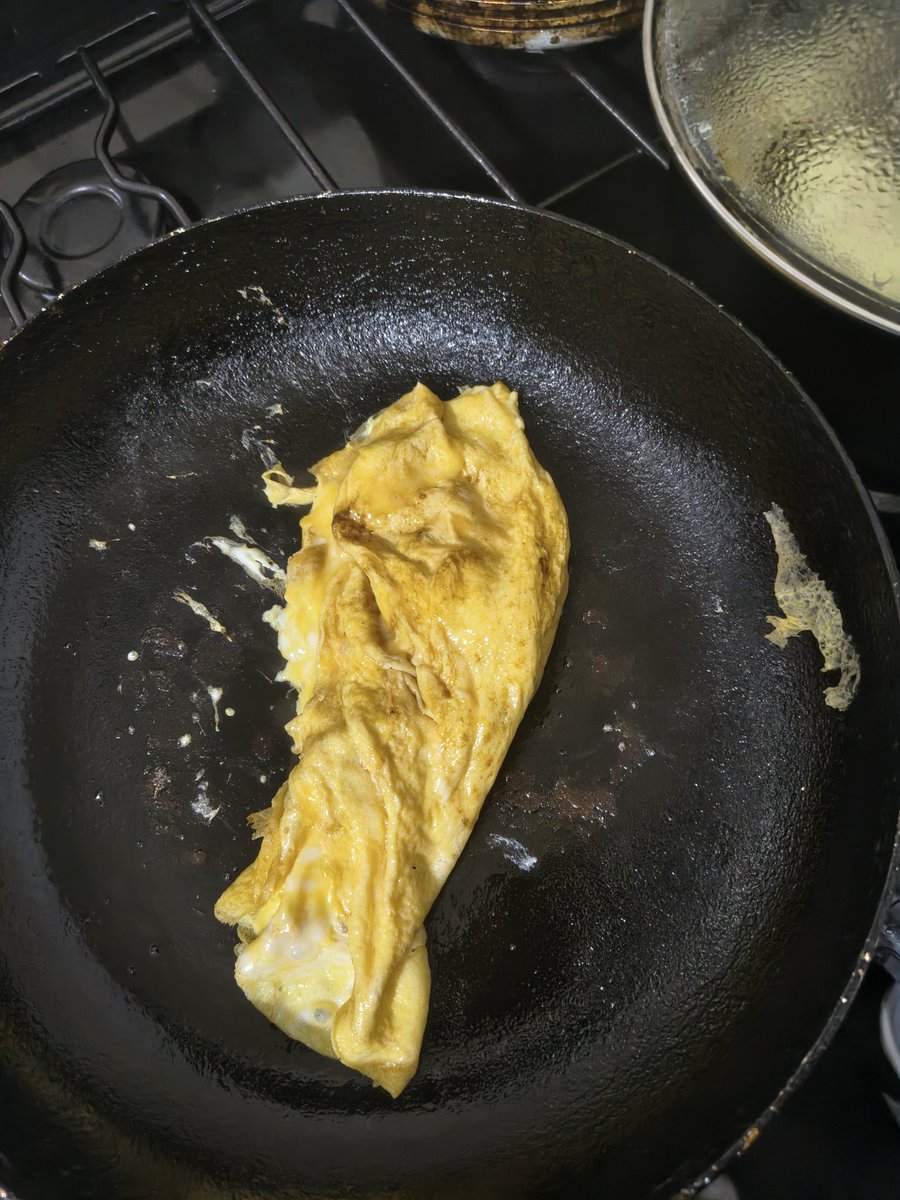 _nicoosuna's tweet photo. che me hice un omelette el otro día, díganme q no estoy demente y q la ven x favor https://t.co/GnDp0Nn5we
