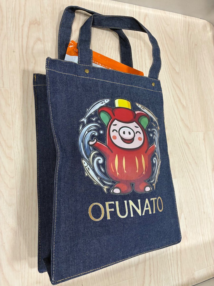 ocityseikyou's tweet photo. 📣オリジナルグッズ新発売✨
A 4トートバッグ　2種類

👜デニムトートバッグ
しっかり丈夫なデニム生地におおふなトンが可愛くアピール！
毎日使いたい主役級バック🥰
👜ブラックトートバッグ
オンでもオフでも大活躍！
落ち着いたデザインの中に、大船渡を詰��込みました😃
#大船渡　　#おおふなトン https://t.co/ZPB3beFzEl