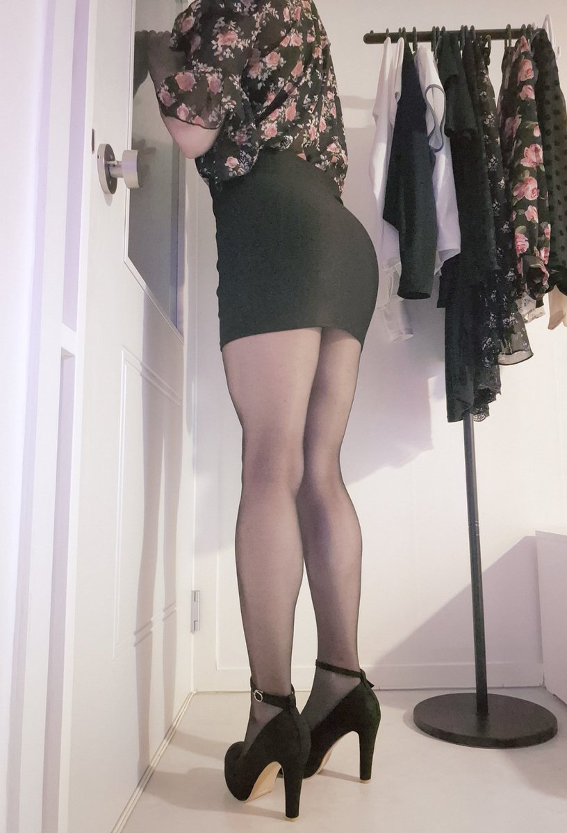 dalkong33's tweet photo. 힐 신으면 180이 되는 마법😄😄

#여장 #시디 #crossdresser #스타킹 #일상 #데일리 https://t.co/O786FpeJF9