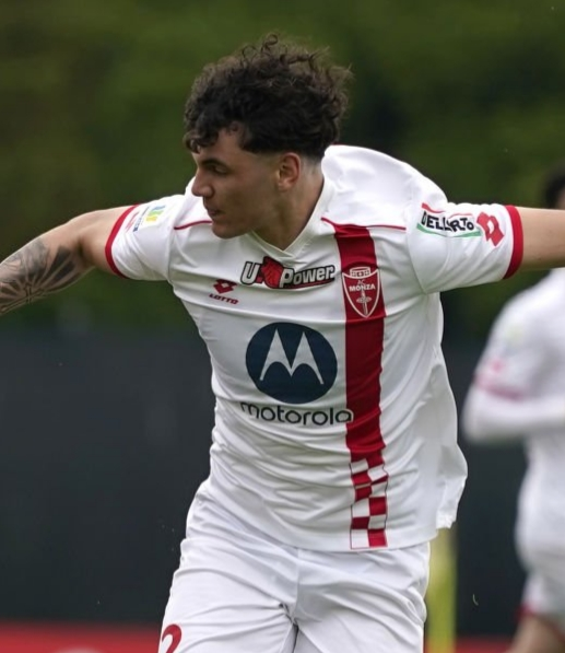 ACMonzaBrasil's tweet photo. Monza oficializou o empréstimo do lateral Samuele Capolupo ao Spezia. Recentemente o vermelho e branco anunciou a renovação de contrato até 2029. https://t.co/wwn6CRBE8I