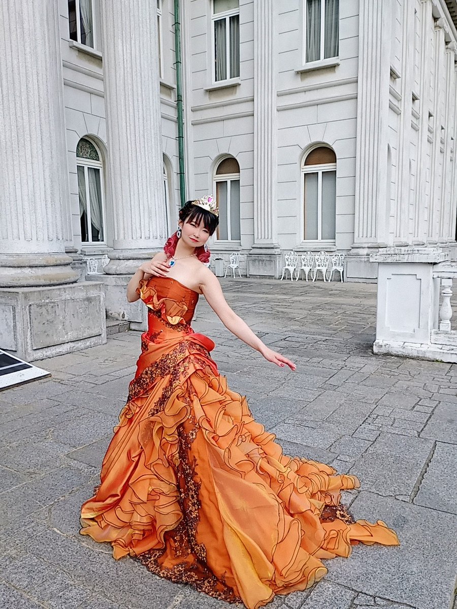 オレンジ❓️ドレス👗その2️⃣ 今回は全体のお写真4枚です😊✨️ お