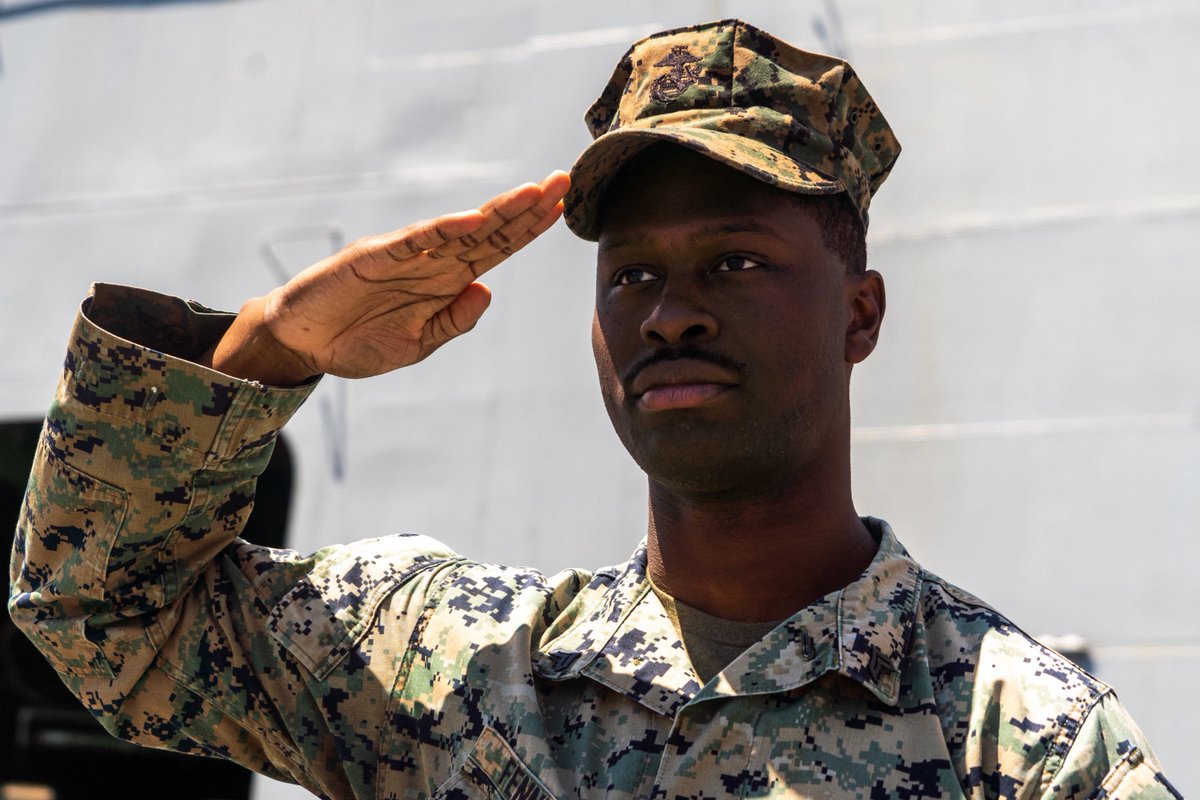 abt_lazaropena's tweet photo. 🇺🇲 En Estados Unidos, 50 000 inmigrantes no ciudadanos sirven en el ejército. El régimen estadounidense los recluta para que mueran por el país, pero les niega un lugar legítimo en la nación que protegen. 

Estados Unidos es una dictadura y no pienso discutirlo con nadie. https://t.co/4f2De7r9Dq