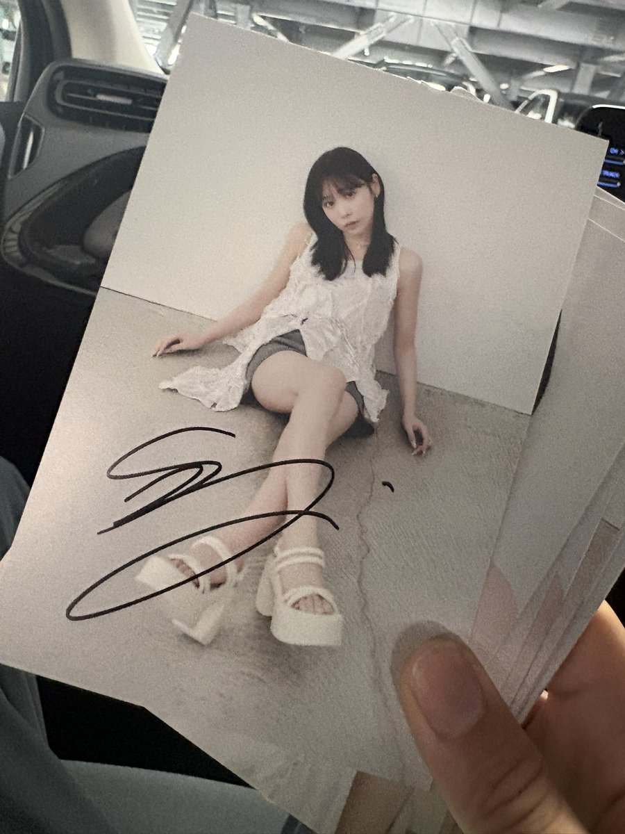 N8mdrV's tweet photo. サイン入りでた！！嬉しい☺️
いいアリツの締めくくりになった〜😭 https://t.co/oB4d1rS4FS