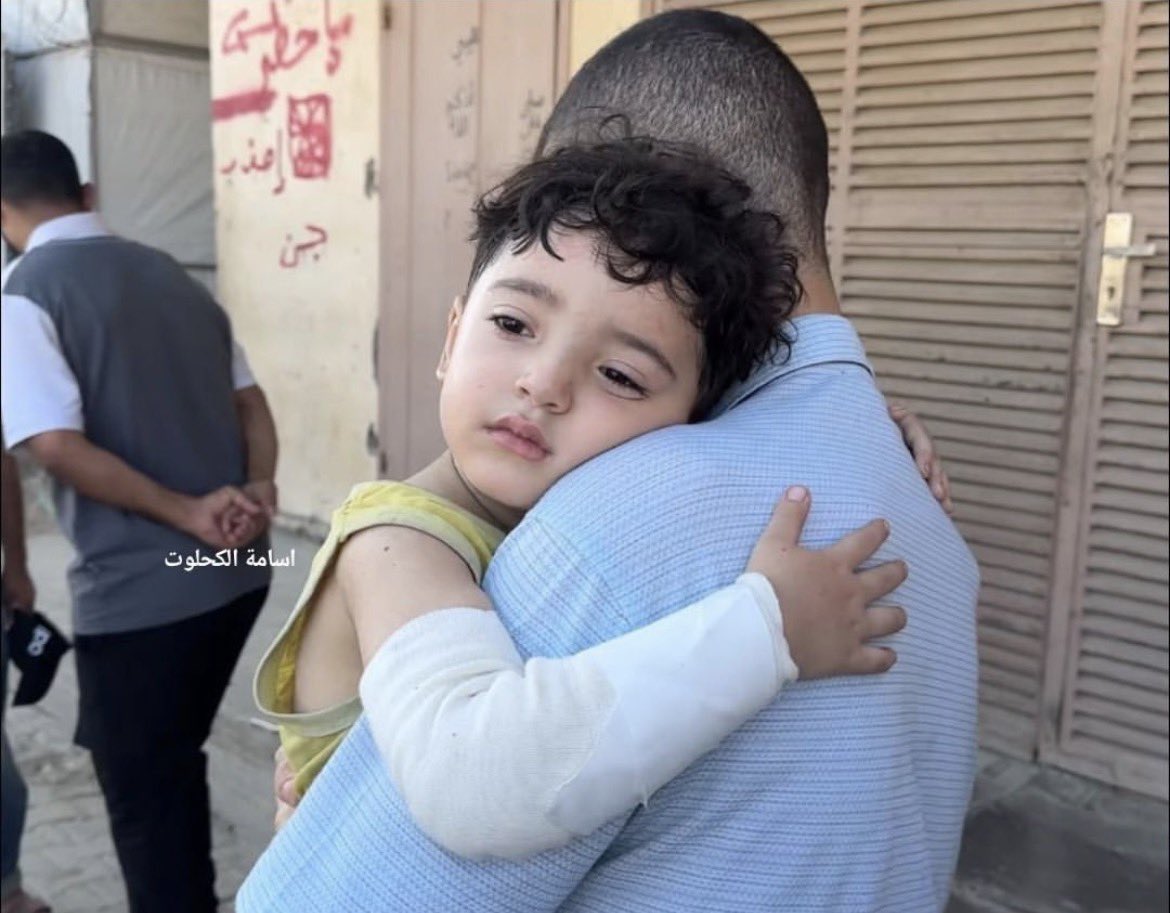hamza_hammadd's tweet photo. Sami Abu Qasim the only survivor
This child is the only survivor of the targeting of his house at dawn today in Deir Al-Balah, central Gaza Strip.He slept in his mother's arms and agreed that his family would leave, spoken by father, mother and sister. https://t.co/1baahJtmHd
